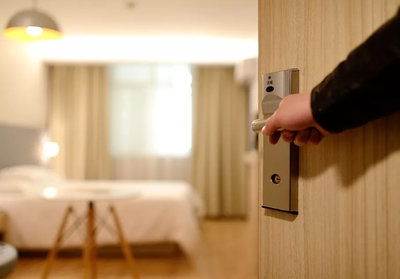 酒店管理軟件與硬件 優(yōu)缺點(diǎn)互補(bǔ)，共筑高效運(yùn)營(yíng)